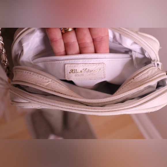 1980s Allan Edward | Quilted White Leather Double Pocket Purse with Metal Chain - Picture 9 of 15
